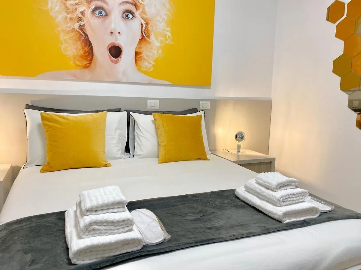 ** Aparthotel Beeapartments Bari Italien